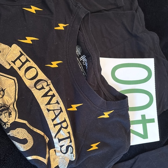 HARRY POTTER SHIRT/teens 14/16. Solid blk./back. Front/HOGWARTS & lightening - Picture 6 of 6